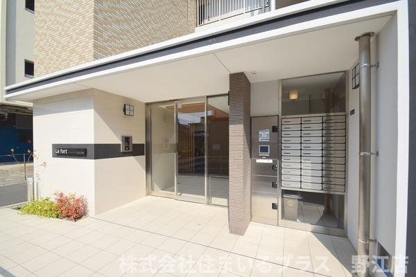 大阪市旭区生江３丁目の賃貸マンションのエントランス