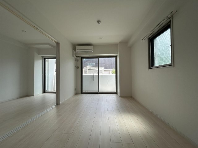 ロジュマン エストの内装|白を基調としたきれいなお部屋です