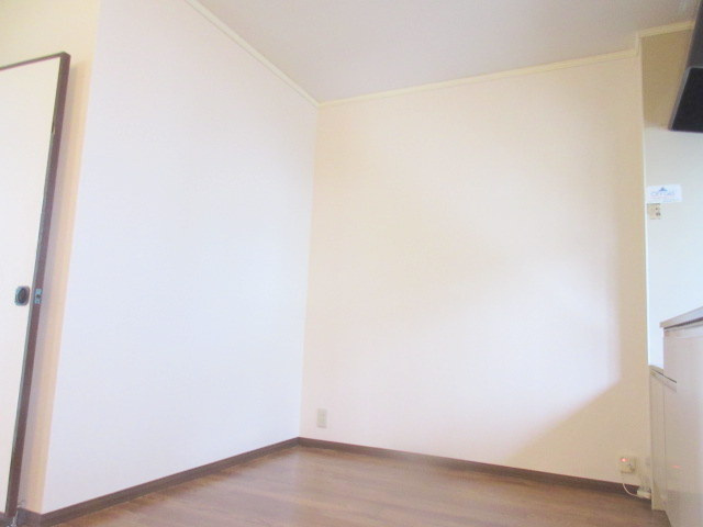 シティハイム　ジュラの居間・リビング|家具の配置がしやすいかたちのお部屋