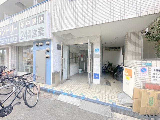 ネオユニベールのエントランス