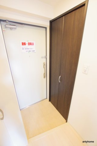 レグゼスタ福島2　仲介手数料無料の玄関
