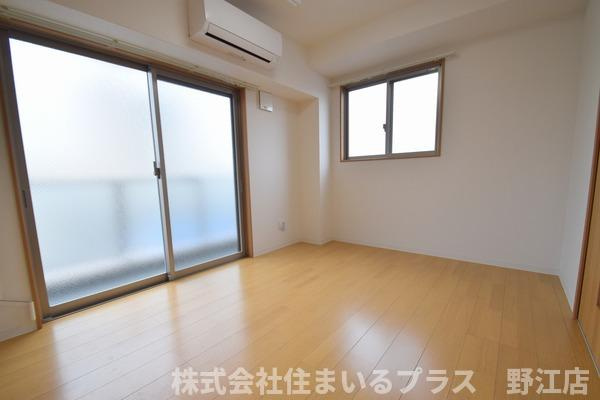 コンフォール千林の洋室