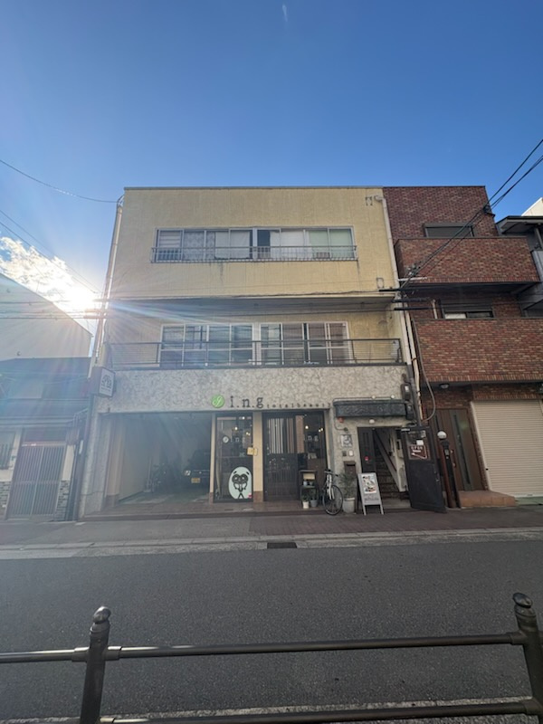 SPESビル2階の外観