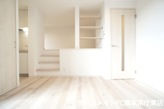 熊本市南区良町１丁目のアパートの居間・リビング
