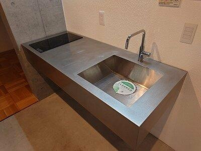 Ｍｏｎ－ｎａｋａ　Ａｐａｒｔｍｅｎｔ　Ｔｅｒｒａｃｅのキッチン|2口IHコンロ