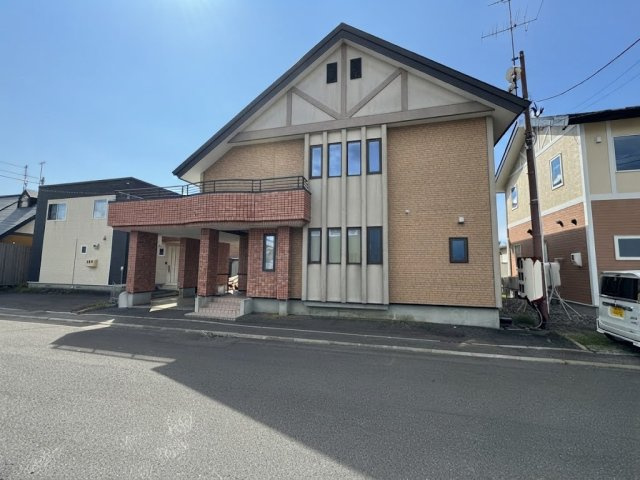 『ゆとりある敷地と重厚感ある佇まい』こだわりの大型2階建(地下付)レジデンスの外観|重厚感あふれる、敷地75坪超・地下付6LDKの大型邸宅！