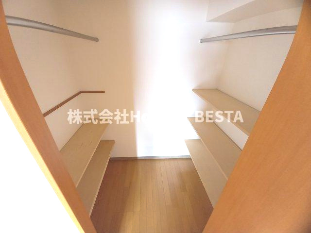 プレサンス神戸裁判所前の収納