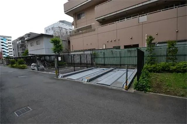 コンフォリア門前仲町の駐車場