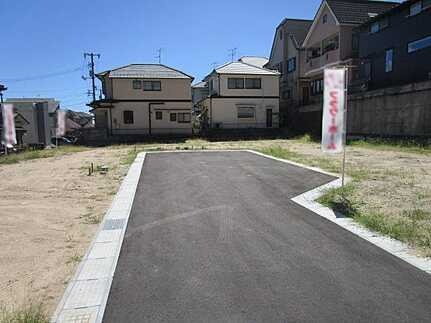 広島市安佐南区祇園８丁目　土地の前面道路含む現地写真