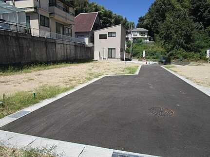 広島市安佐南区祇園８丁目　土地の前面道路含む現地写真