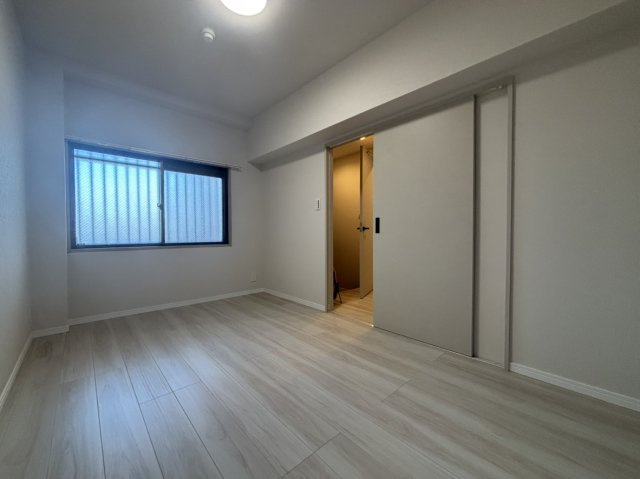 ライオンズマンション久留米プラザ3番館の洋室|個人の部屋や寝室として使える洋室です
