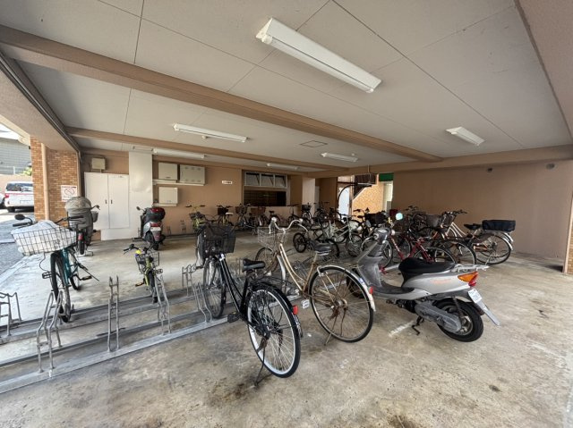ライオンズマンション久留米プラザ3番館の駐車場|駐車場があるので、車を買う予定の方も安心です