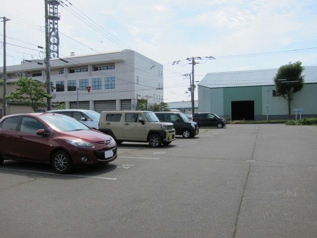 シャトーモントの駐車場