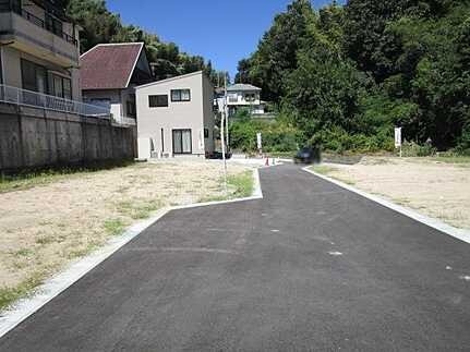 広島市安佐南区祇園８丁目　土地の前面道路含む現地写真