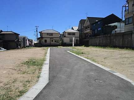 広島市安佐南区祇園８丁目　土地の前面道路含む現地写真