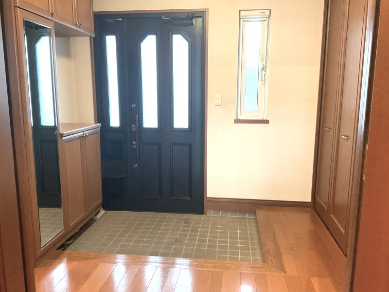 北見市桂町5丁目175番40中古住宅の玄関