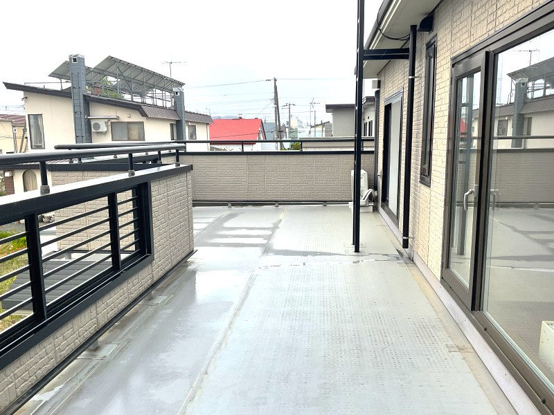 北見市桂町5丁目175番40中古住宅のバルコニー