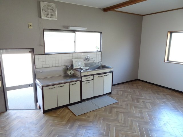 大垣市笠縫町戸建のキッチン
