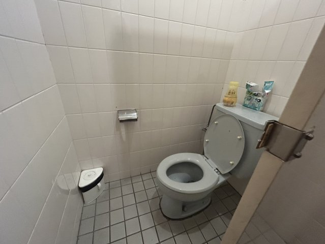 大阪市中央区瓦町１丁目の店舗事務所のトイレ
