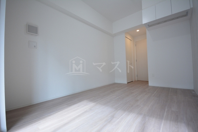 セレニテ日本橋プリエの居間・リビング|※お部屋によりカラーリングが異なります。