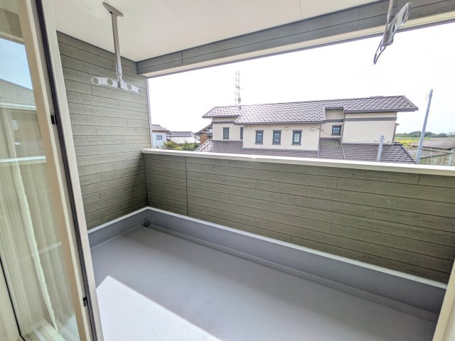 下妻市二本紀　第2　新築戸建て　１号棟のバルコニー|人気のインナーバルコニー。室内と一体感があり、雨の日のお子様の遊び場や、ペットの安全な外気浴スペースにも最適です♪