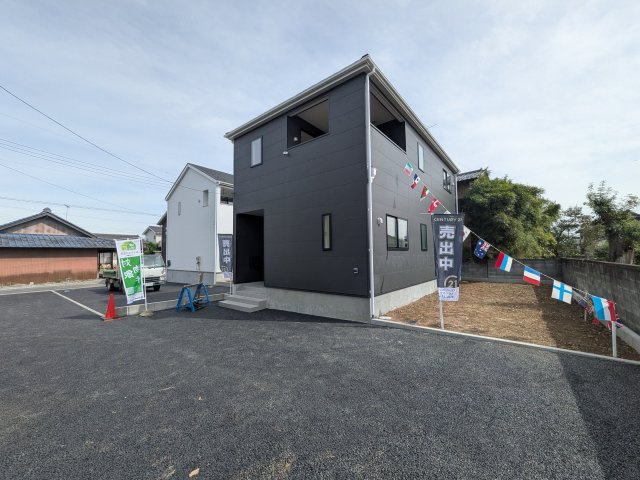 下妻市二本紀　第2　新築戸建て　2号棟の前面道路含む現地写真|写真だけでは伝わらない快適さを、ぜひ現地で体感しませんか？
即日見学可能です！平日のご案内も可能です♪
お気軽にお問合せまたはお電話ください！
0297-86-8370まで【リアライズ不動産】