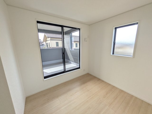 下妻市二本紀　第2　新築戸建て　2号棟の洋室|陽当たりの良い明るい洋室です♪