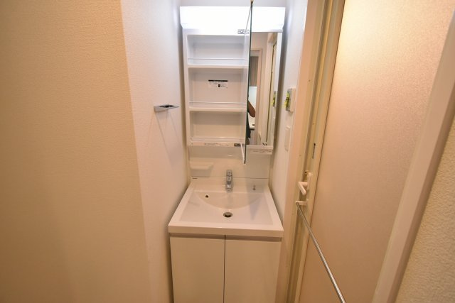 スプランディッド甲子園の独立洗面台