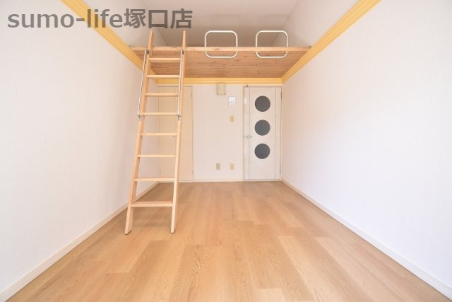 ひいらぎ塚口の居間・リビング