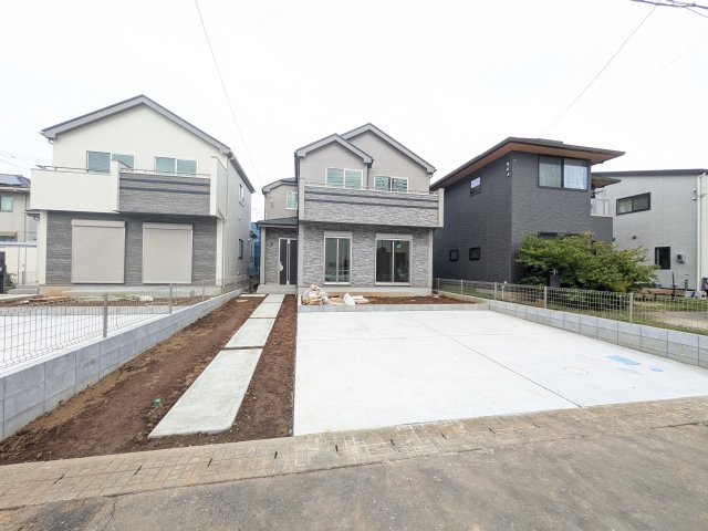 つくばみらい市富士見ヶ丘３丁目26番　新築戸建て　B号棟の前面道路含む現地写真|現地完成済で建物や駐車場、お庭も全てご覧いただけます。。
本日のご見学も可能です♪
お気軽にお電話またはお問い合わせください。