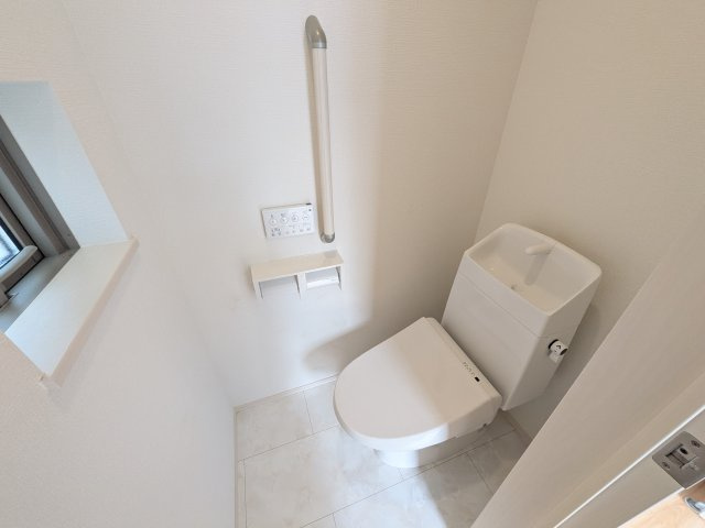 つくばみらい市富士見ヶ丘３丁目26番　新築戸建て　B号棟のトイレ|高い節水性能で、水道代を大幅にカット。環境とお財布に優しく、家計をしっかりサポートします。