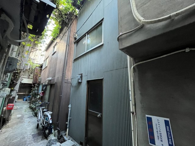 大阪市北区天神橋１丁目の店舗一部