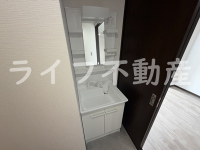 テラノコーポの独立洗面台|独立洗面台、小物を置くことができて便利です