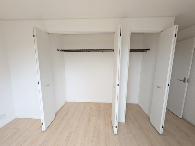 つくば市安食　第2　新築戸建ての収納|大容量のクローゼットを完備。衣類から季節家電までスッキリ片付き、空間を有効活用できます。
