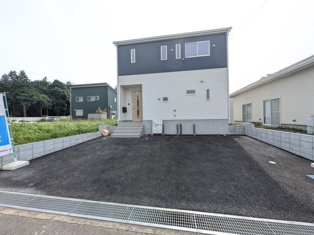 つくば市安食　第2　新築戸建ての前面道路含む現地写真|写真だけでは伝わらない快適さを、ぜひ現地で体感しませんか？
即日見学可能です！平日のご案内も可能です♪
お気軽にお問合せまたはお電話ください！
0297-86-8370まで【リアライズ不動産】