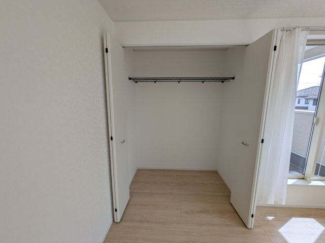下妻市下妻丁　第4　新築戸建て　1号棟の収納|大容量のクローゼットを完備。衣類から季節家電までスッキリ片付き、空間を有効活用できます。