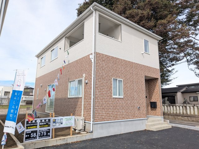 下妻市下妻丁　第4　新築戸建て　1号棟の外観|【月々5万円台〜】
写真だけでは伝わらない快適さを、ぜひ現地で体感しませんか？
即日見学可能です！平日のご案内も可能です♪
お気軽にお問合せください！