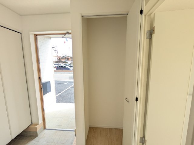 下妻市下妻丁　第4　新築戸建て　2号棟の収納