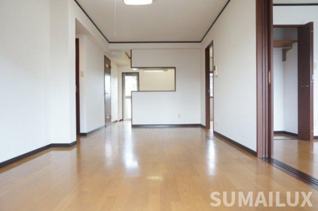 熊本市東区花立６丁目の賃貸マンションの居間・リビング