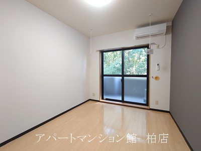 パティオ坂巻の洋室