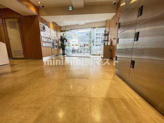 大阪市西区靱本町３丁目の賃貸マンションのロビー