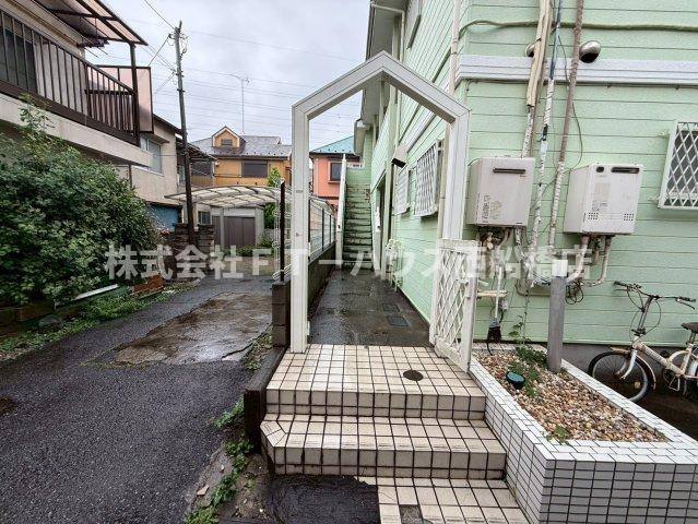 グリーンターフ鬼高のエントランス