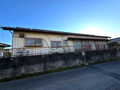 【外観】 | 館林市上赤生田町　田んぼ付き　平家5LDK