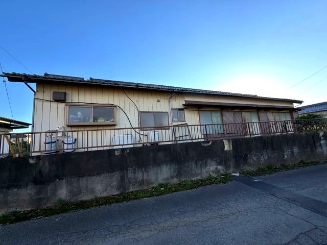 【外観】 | 館林市上赤生田町　田んぼ付き　平家5LDK