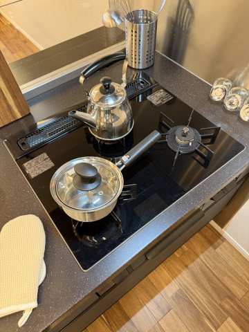 中野区中野５丁目の中古マンションのキッチン|3口ガスコンロ
