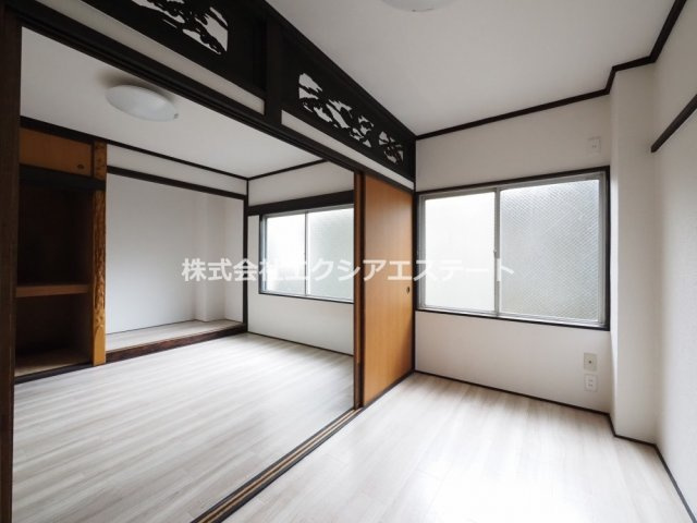 石神マンションの洋室