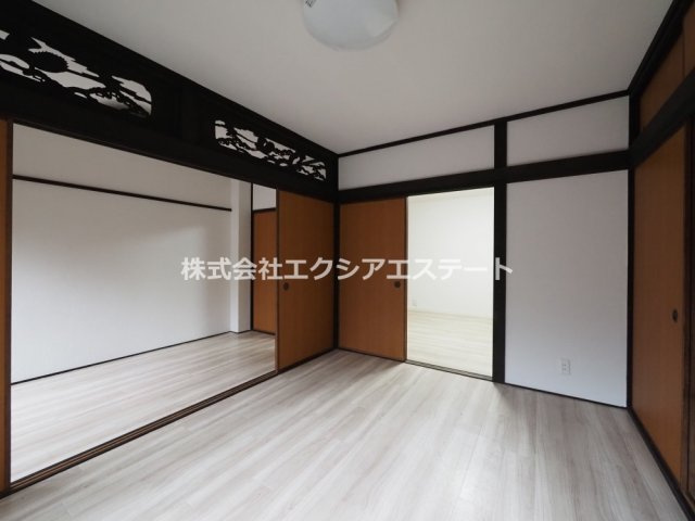 石神マンションの洋室