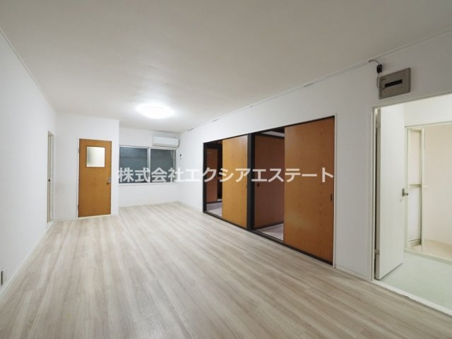 石神マンションの居間・リビング