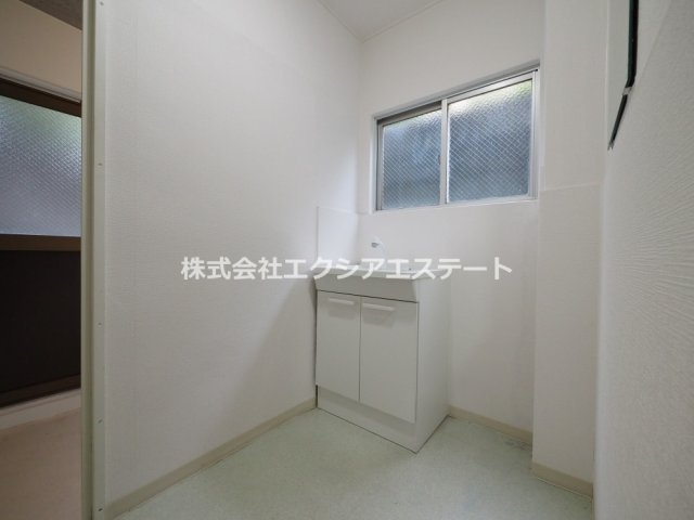 石神マンションの独立洗面台