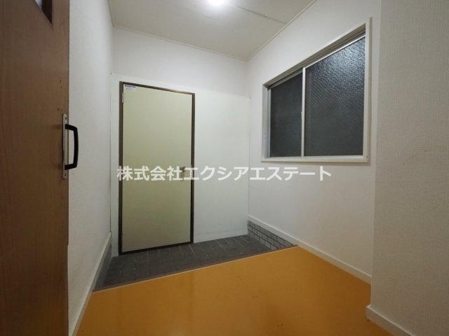 石神マンションの玄関